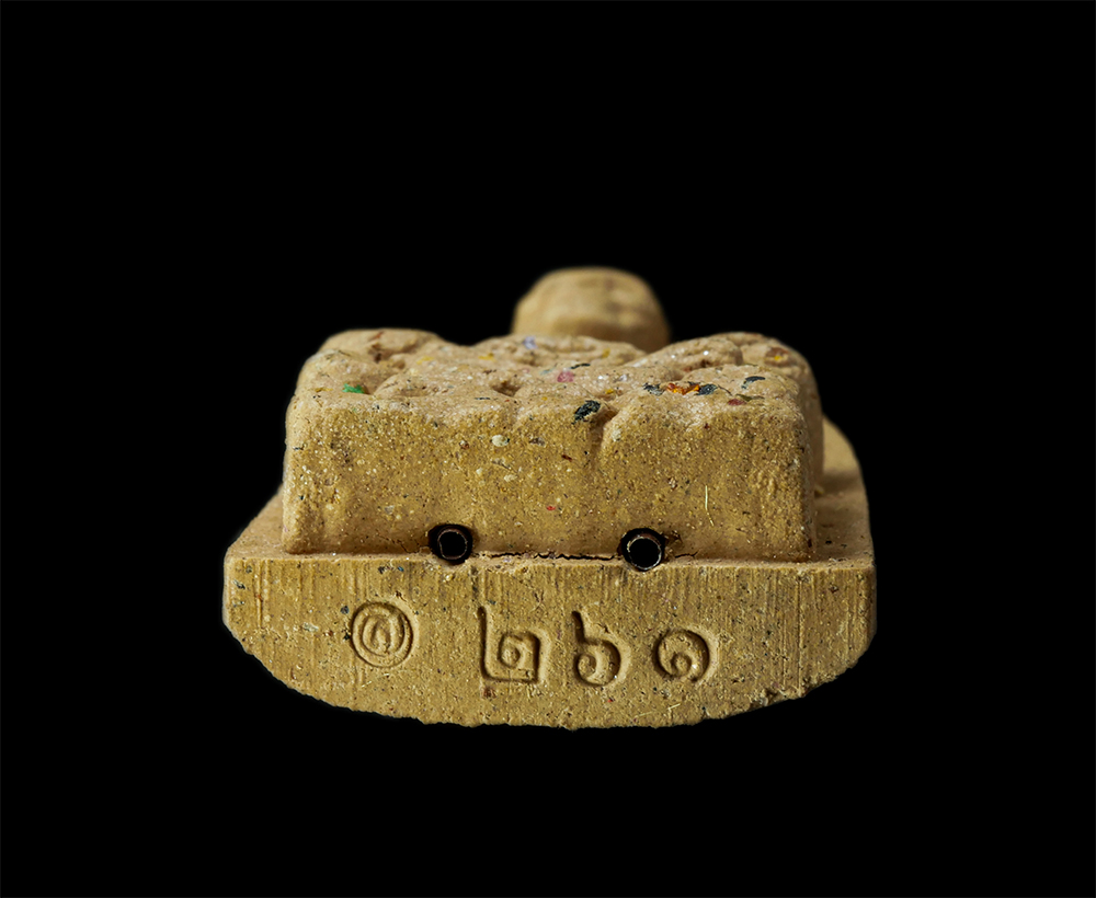 18Feb25 (59)cp.jpg - พระผงรูปเหมือน รุ่นเจริญลาภ หลวงปู่สอ ขันติโก อายุ 113 ปี พ.ศ.2561 วัดโพธิ์ศรี อ.ท่าอุเทน จ.นครพนม เนื้อผงพุทธคุณ ผงว่าน สีน้ำตาล โรยพลอยเสก ตอกโค๊ต ฝ [..] | https://kamulet.in.th